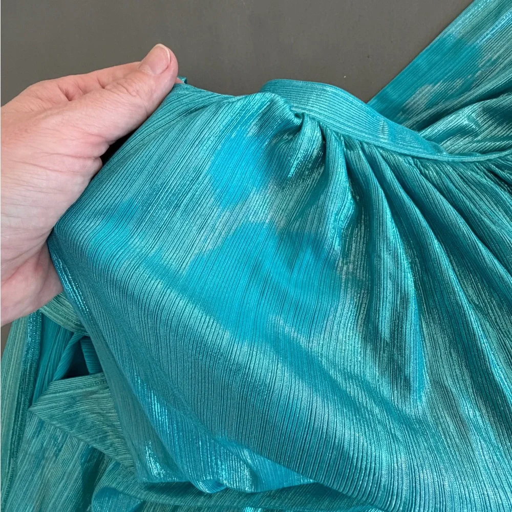 Bronx and Banco Romi Metallic Gown - Picture 9 of 11